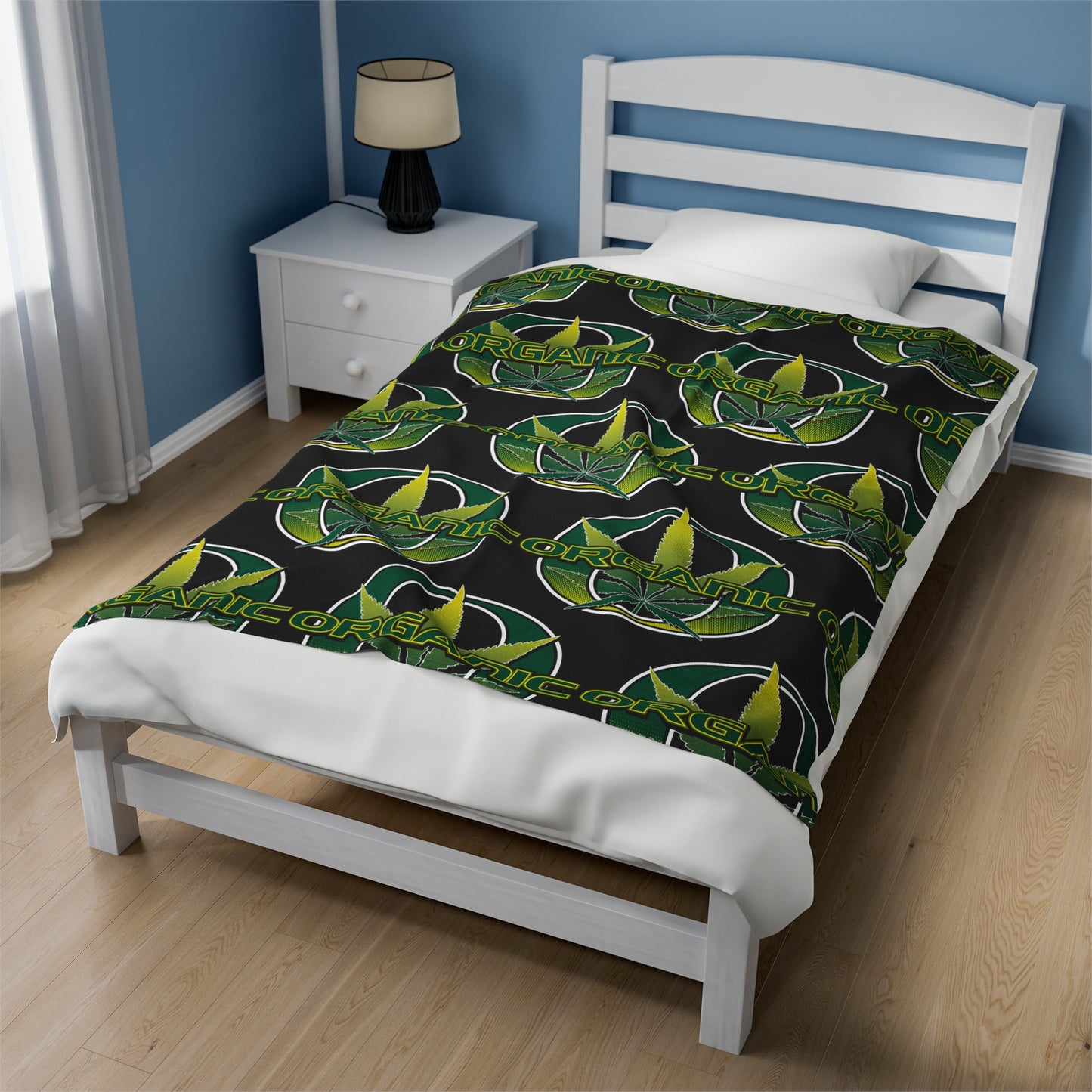 ORGANIC LEAF Velveteen Plush Blanket, Black Oregon Leaf Motif