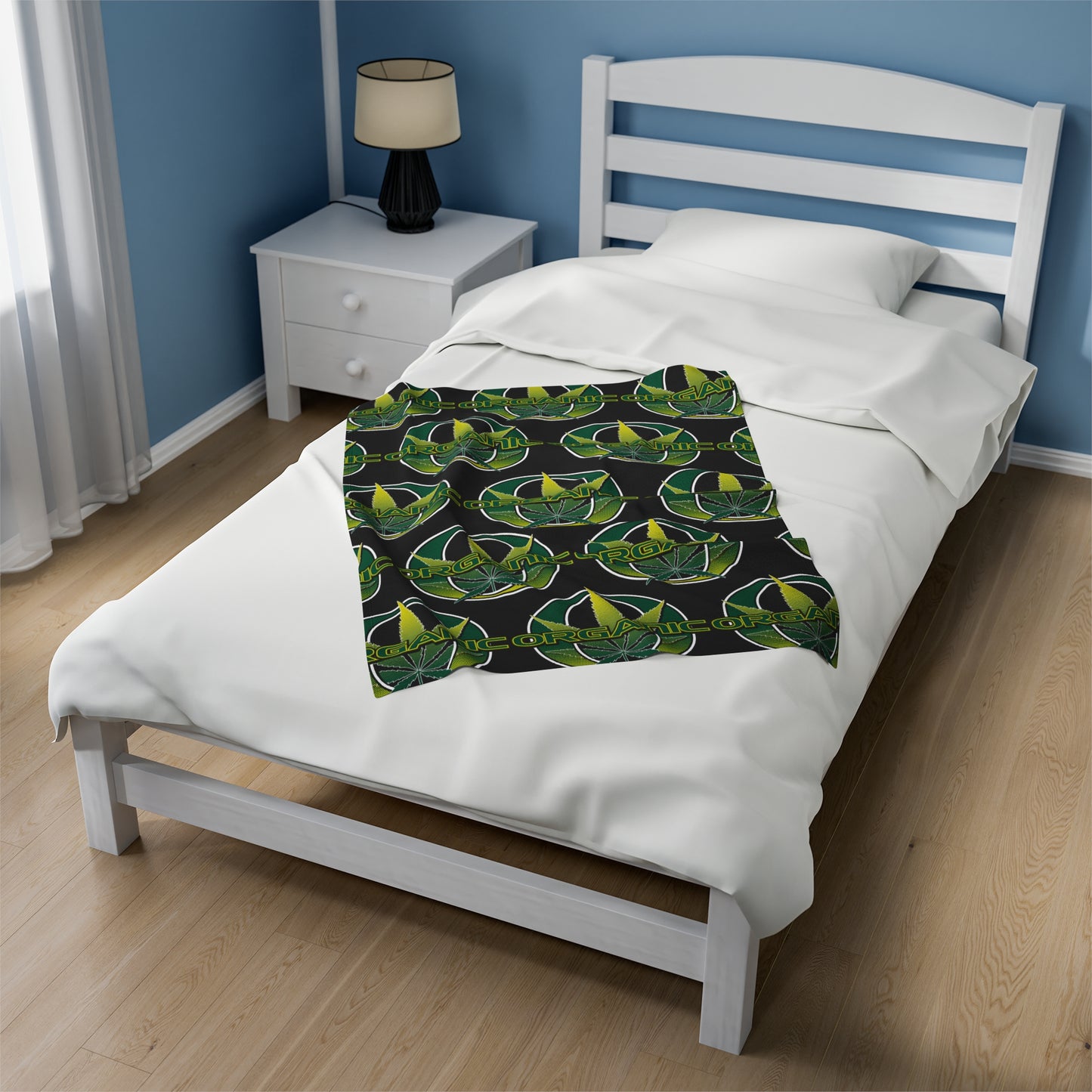 ORGANIC LEAF Velveteen Plush Blanket, Black Oregon Leaf Motif